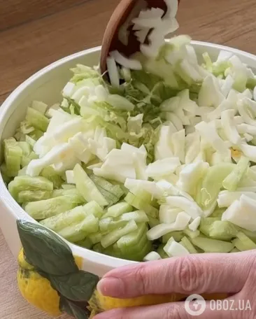 Вкусный салат из капусты "Весенняя нежность": делимся легким рецептом