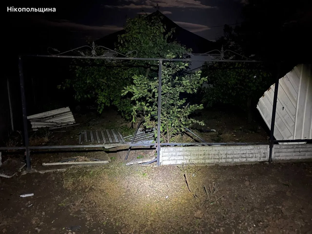 На Днепропетровщине в результате российских атак повреждены дома и АЗС: есть пострадавшие. Фото