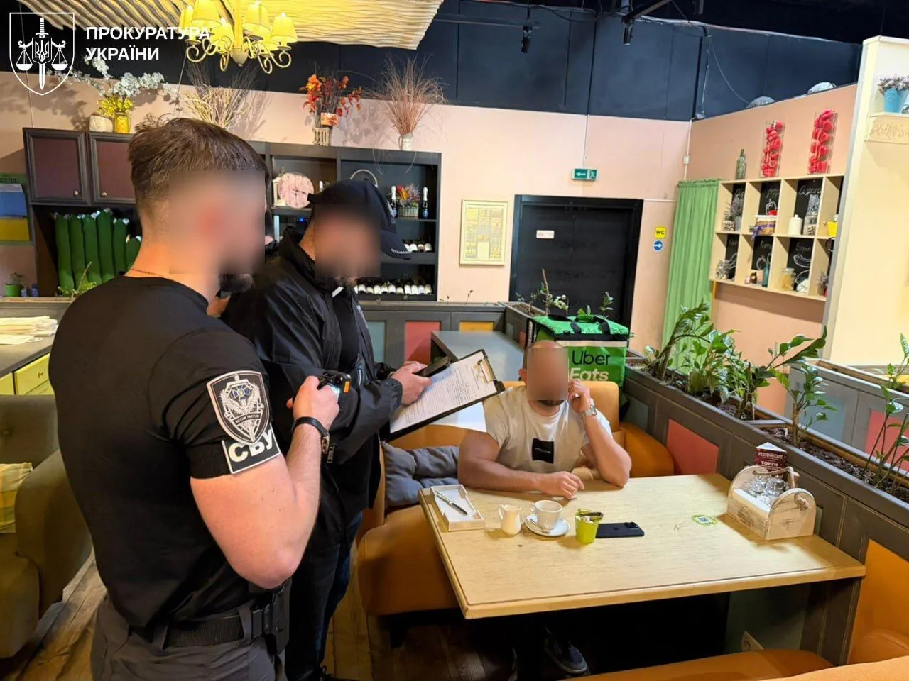 Детектива и аналитика БЭБ разоблачили на взятках и задержали: все подробности дела. Фото