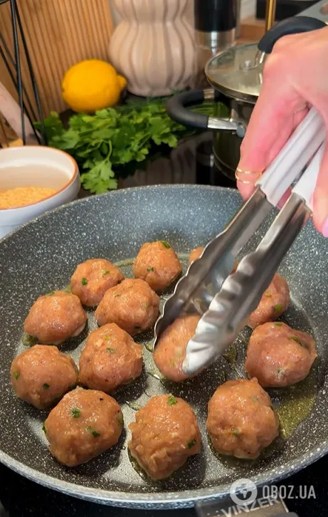 Сочные мясные фрикадельки в соусе: подойдут к любому гарниру