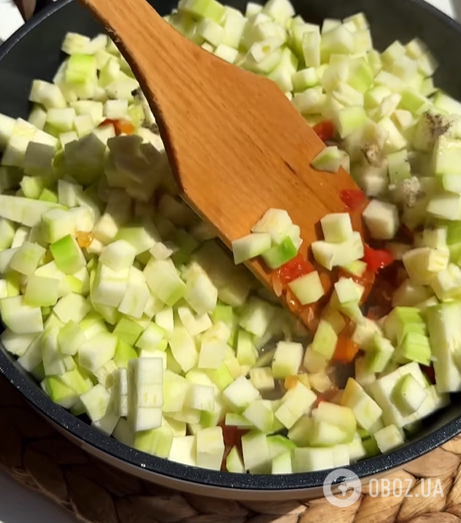 Вкусные тушеные кабачки в сырном соусе: как приготовить
