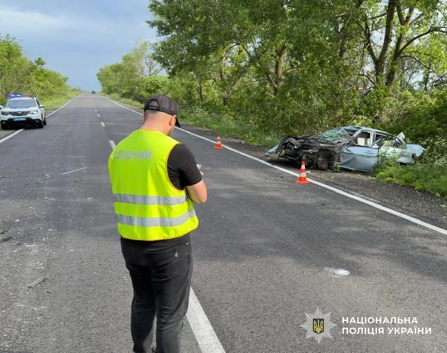 На Николаевщине произошло тройное ДТП с участием легковушки и двух фур, есть погибший. Фото
