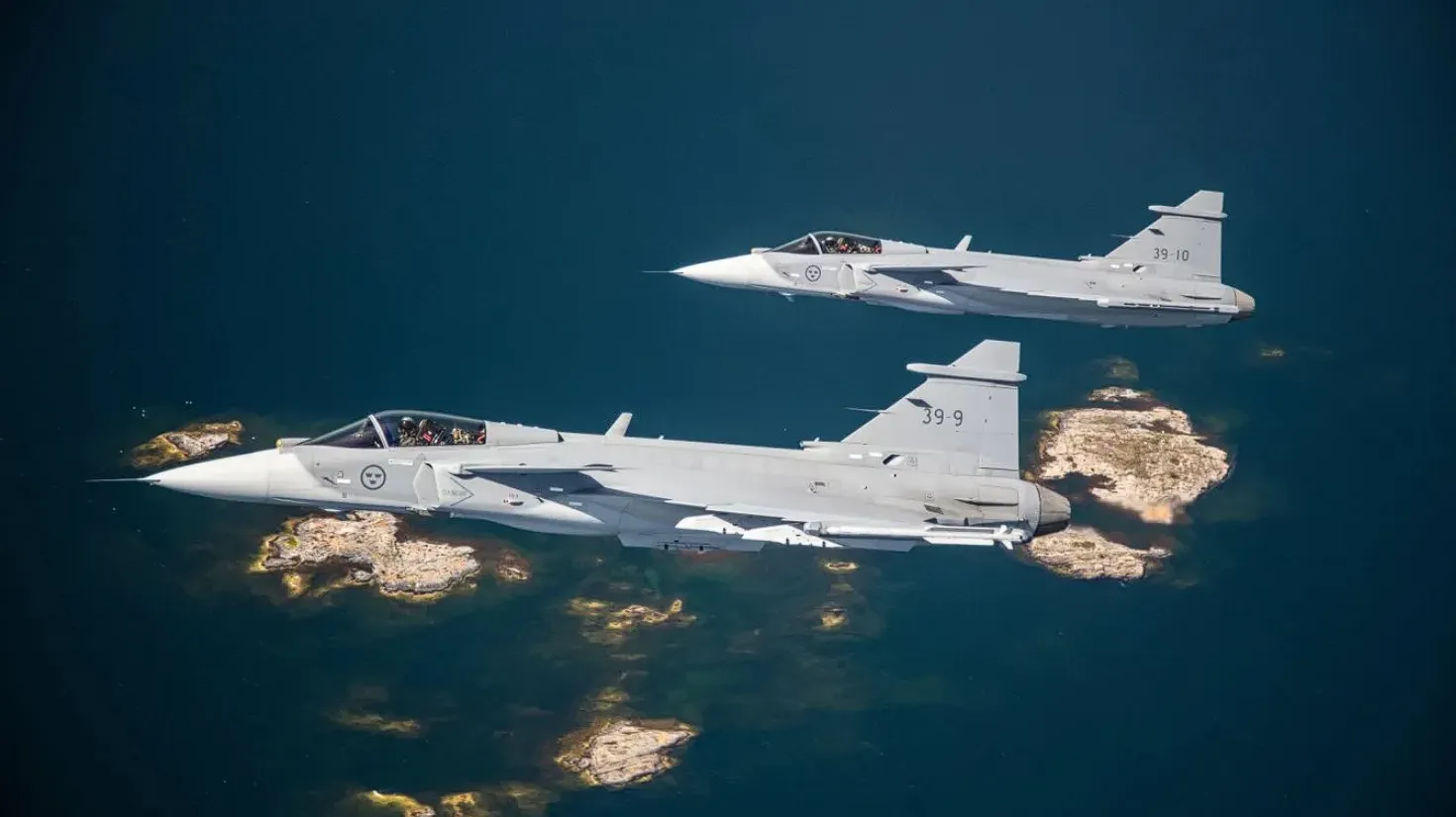 Очень технологичные: что известно об истребителях JAS 39 Gripen, которые получит Украина, и какая разница между версиями C/D и E/F