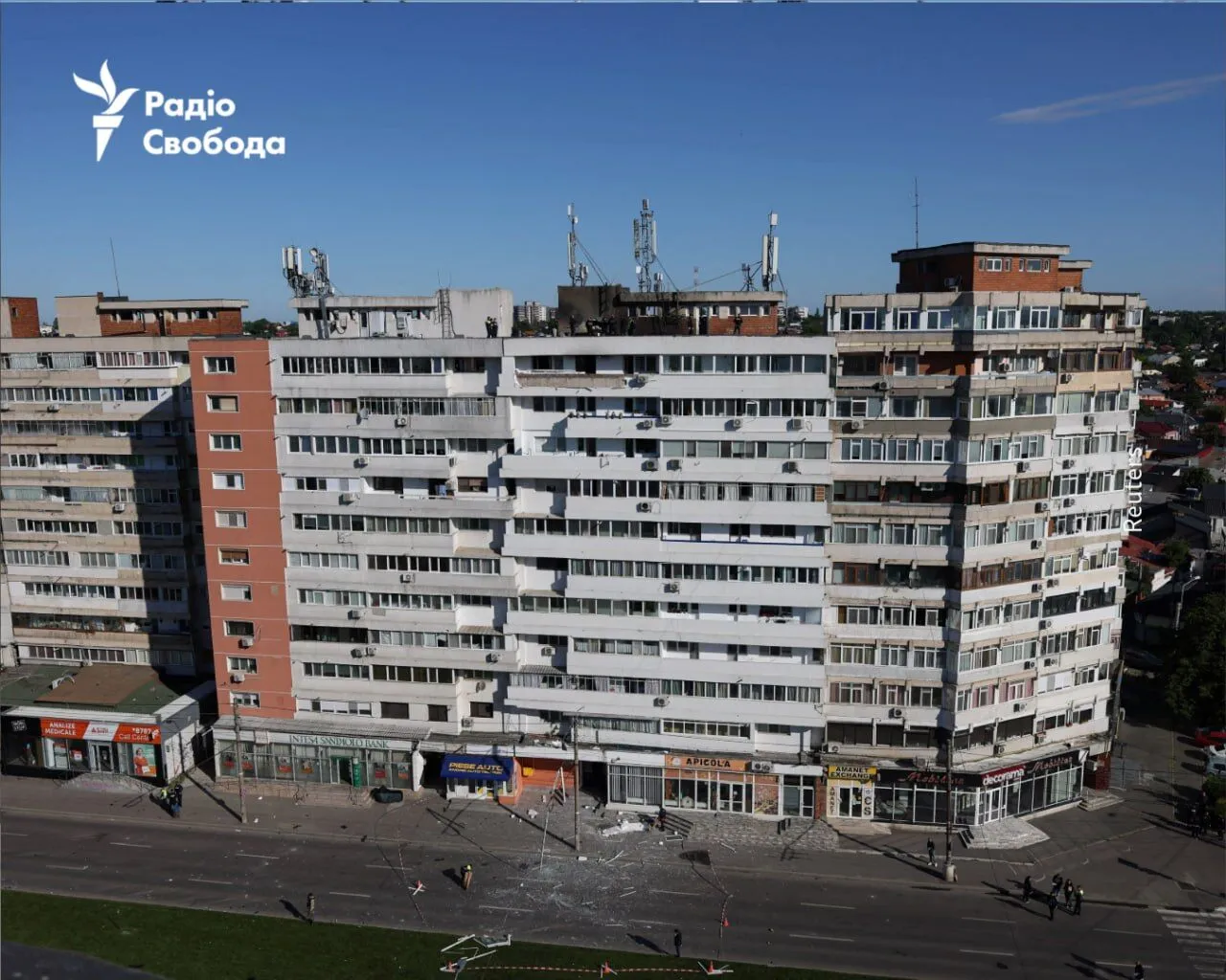 Російський безпілотник врізався у багатоповерхівку у Румунії, постраждали люди. Фото і відео