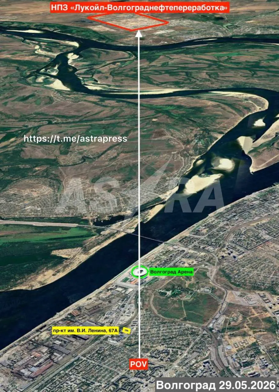 Дрони вдесяте атакували НПЗ у Волгограді: сталась пожежа. Фото і відео