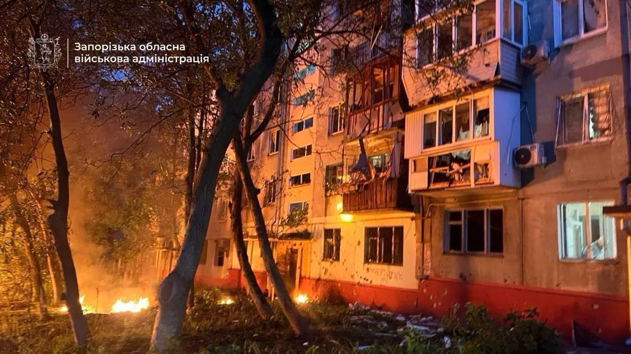 Оккупанты ударили по Запорожью: произошел пожар, есть пострадавшие. Фото