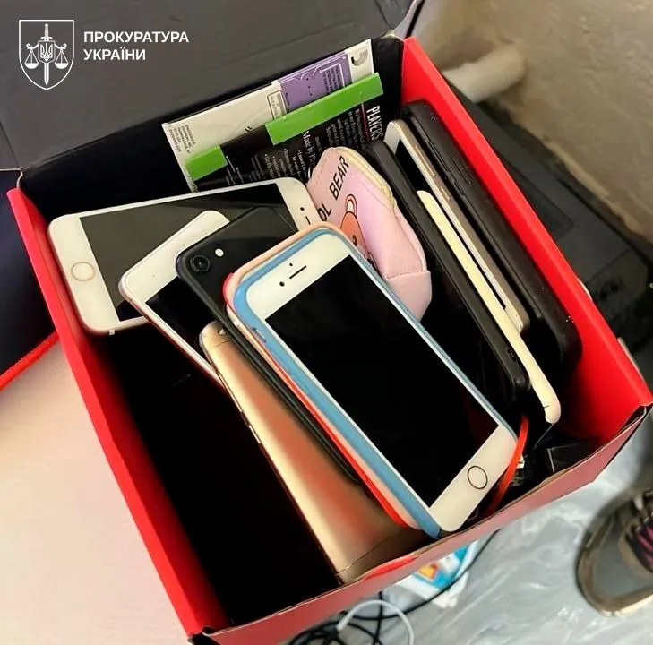 Изъятые мобильные телефоны