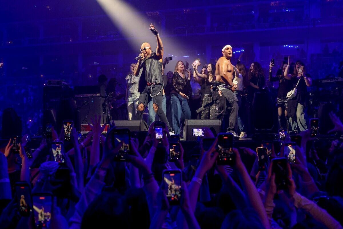 Хитмейкер 2010-х Flo Rida дал концерт в Москве и признался россиянам в любви: в аэропорту его встретили медведи с балалайками. Видео
