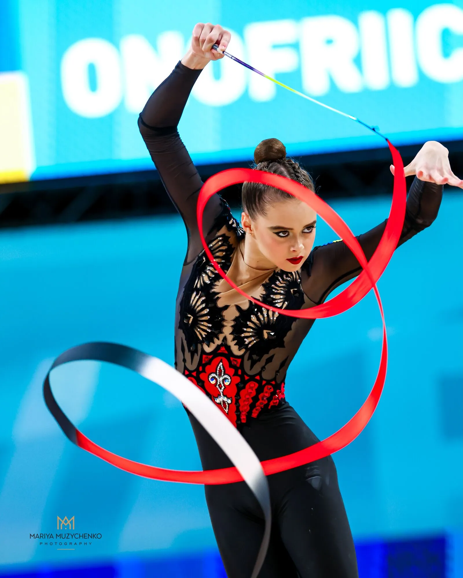 Первая украинка за 10 лет! Онофрийчук произвела фурор на чемпионате Европы по художественной гимнастике в Болгарии. Видео