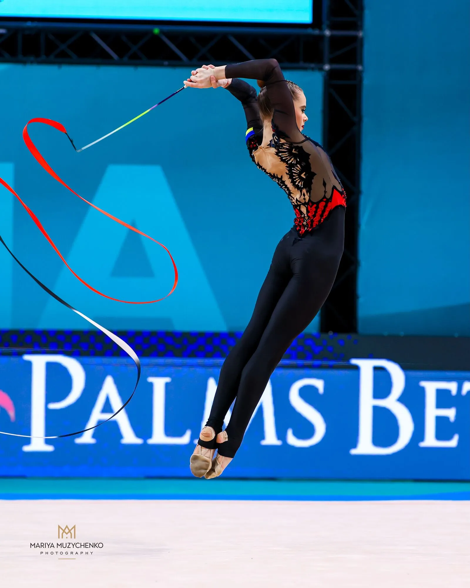 Первая украинка за 10 лет! Онофрийчук произвела фурор на чемпионате Европы по художественной гимнастике в Болгарии. Видео