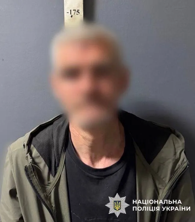 У Києві рецидивіст побив та пограбував пенсіонерів, а потім переночував у їх квартирі. Подробиці та фото