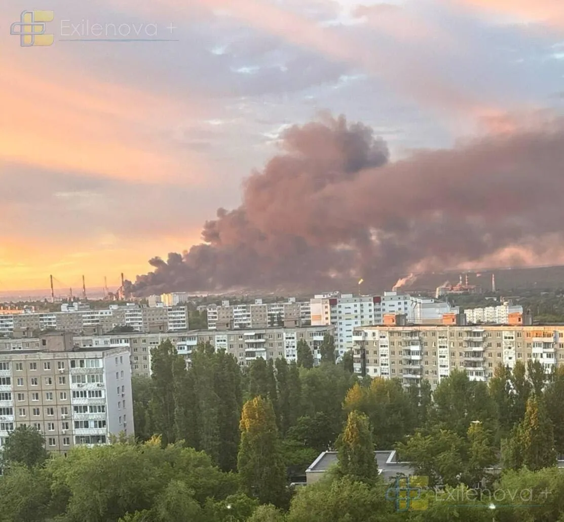 Под ударом – НПЗ: российский Саратов атаковали дроны, вспыхнул пожар. Фото и видео
