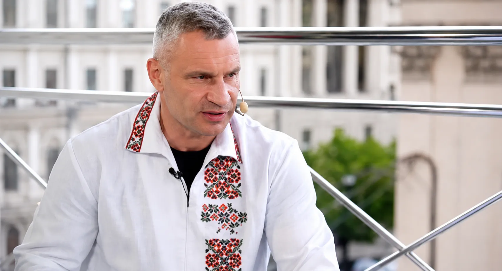 "Для мене – це велика нагорода й гордість": Кличко розповів зворушливу історію про вишиванку, яку створила для нього киянка