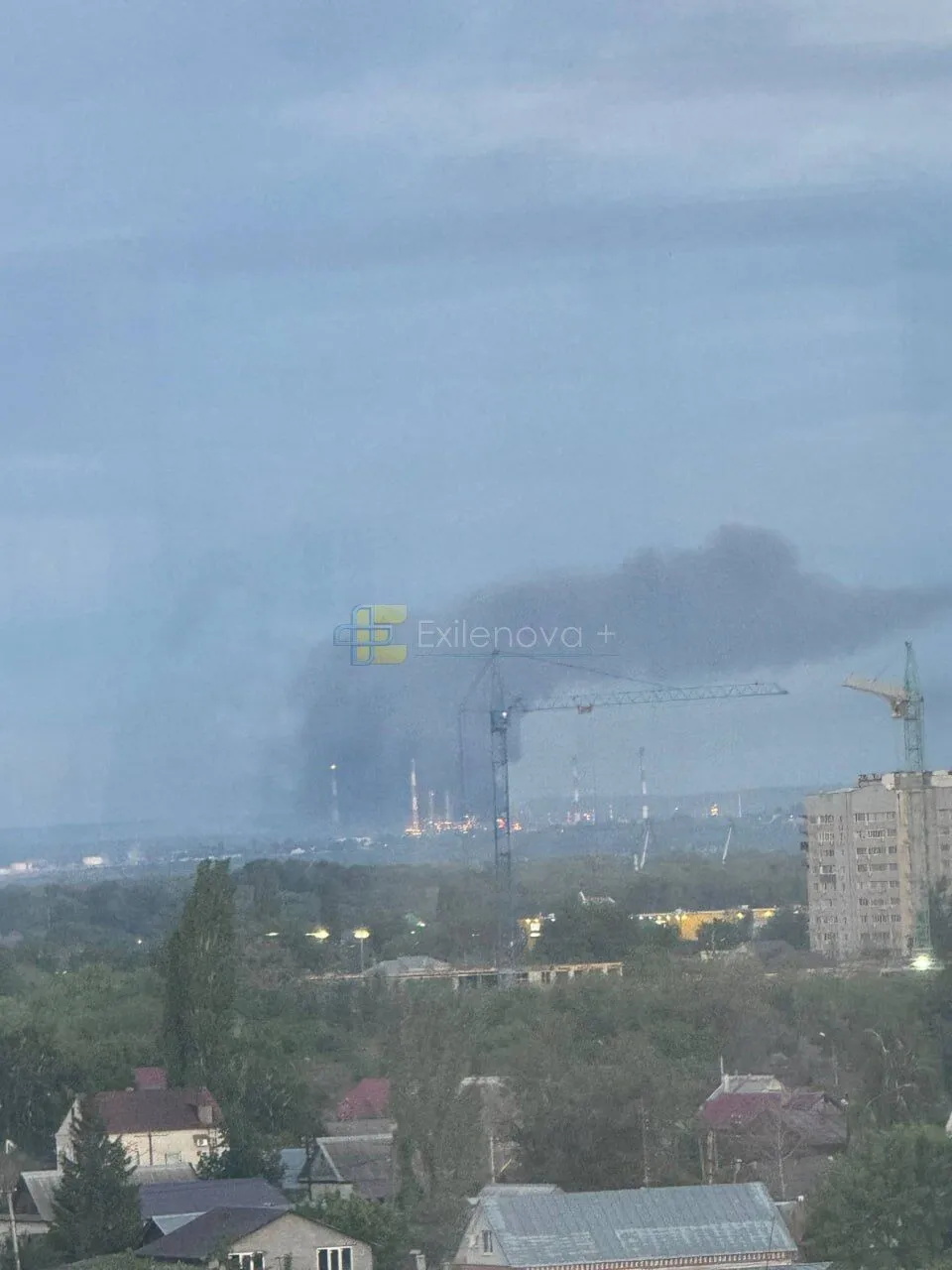 Под ударом – НПЗ: российский Саратов атаковали дроны, вспыхнул пожар. Фото и видео