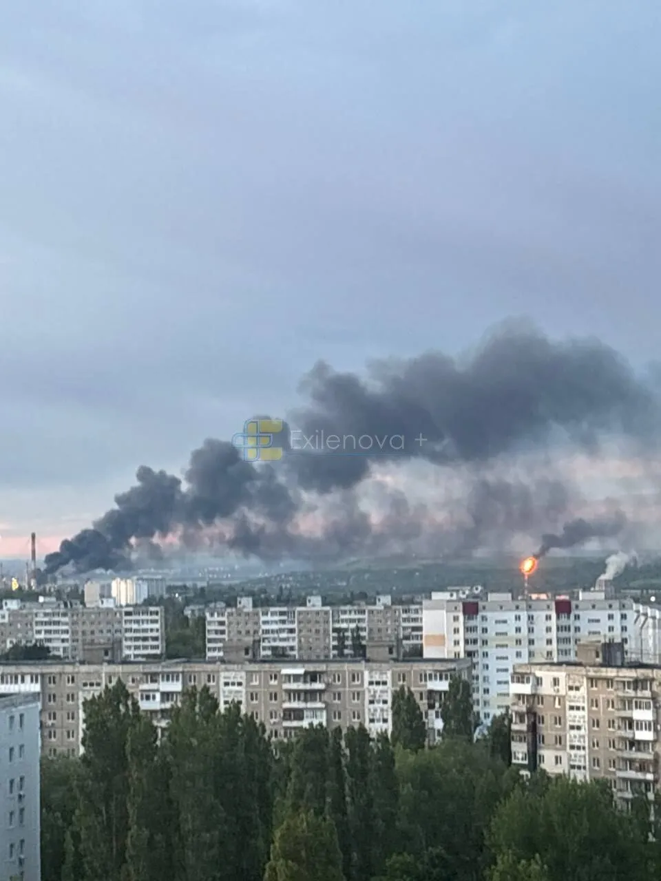 Под ударом – НПЗ: российский Саратов атаковали дроны, вспыхнул пожар. Фото и видео
