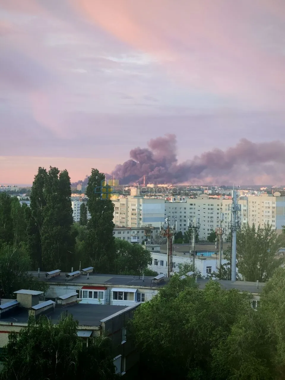 Под ударом – НПЗ: российский Саратов атаковали дроны, вспыхнул пожар. Фото и видео