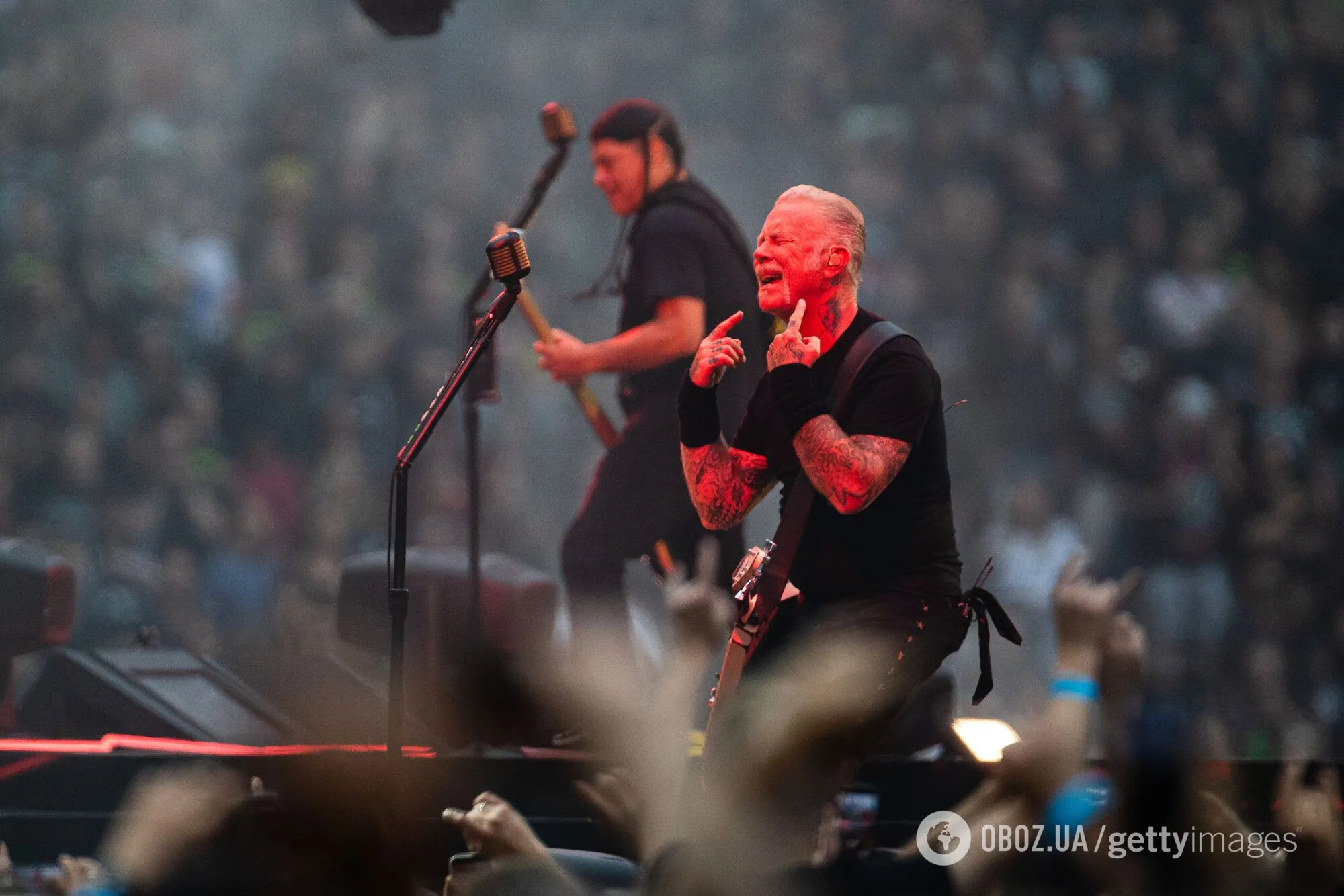 Легенды метал-рока Metallica обратились к "особой подруге из Украины" перед 95 тысячами зрителей: как артисты поддерживают нашу страну