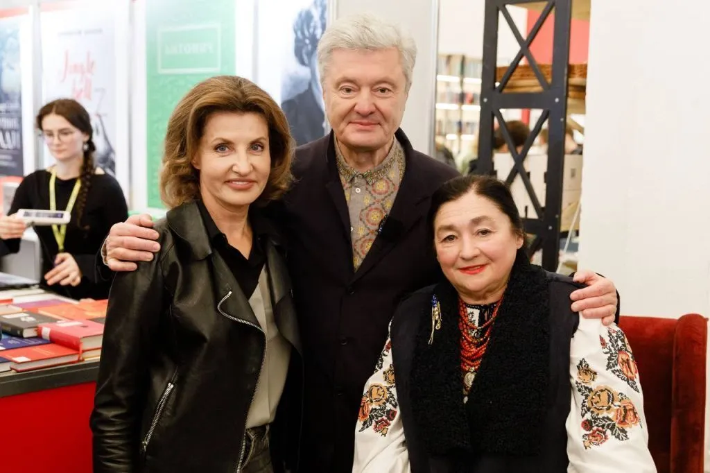 Семейная традиция: Петр и Марина Порошенко посетили Книжный Арсенал. Фото