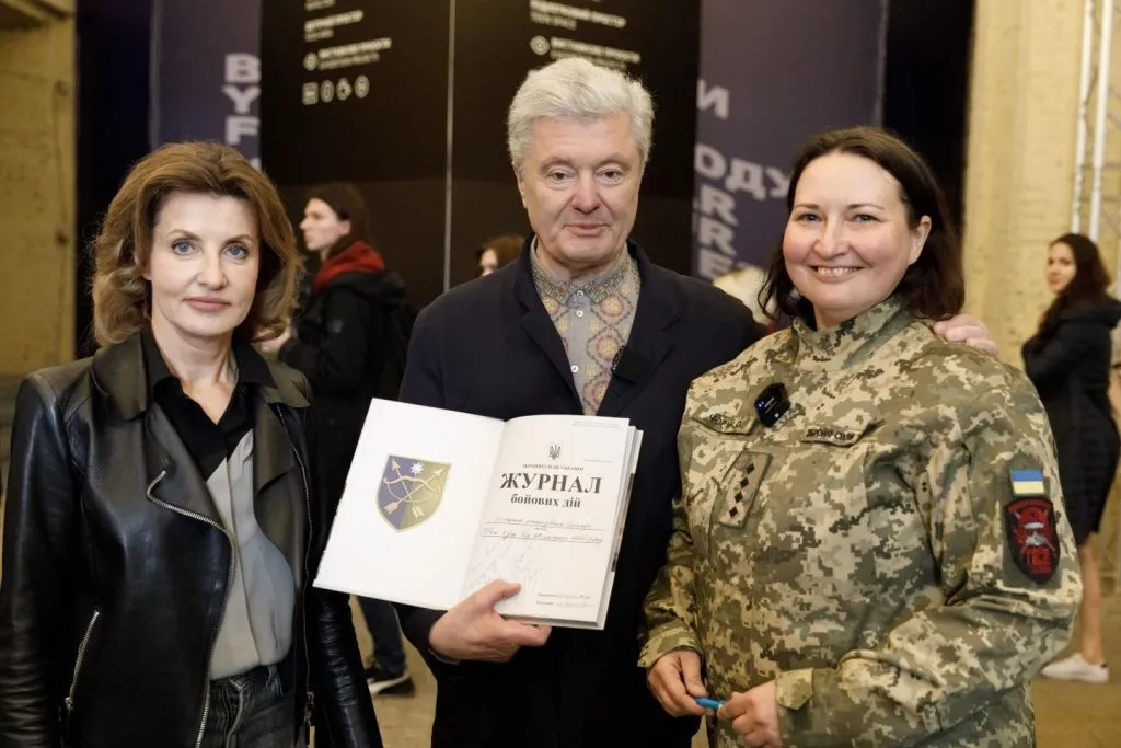 Семейная традиция: Петр и Марина Порошенко посетили Книжный Арсенал. Фото
