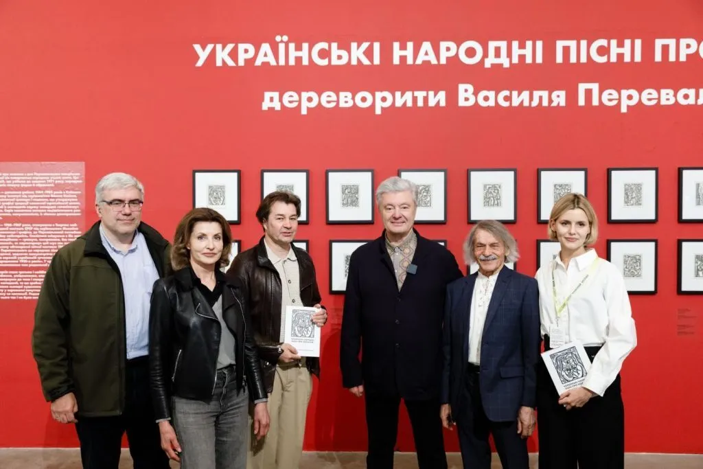 Семейная традиция: Петр и Марина Порошенко посетили Книжный Арсенал. Фото