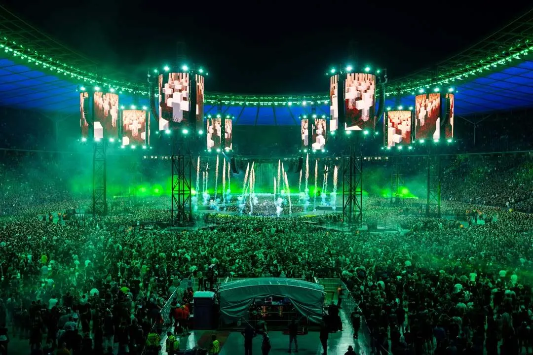 Легенды метал-рока Metallica обратились к "особой подруге из Украины" перед 95 тысячами зрителей: как артисты поддерживают нашу страну