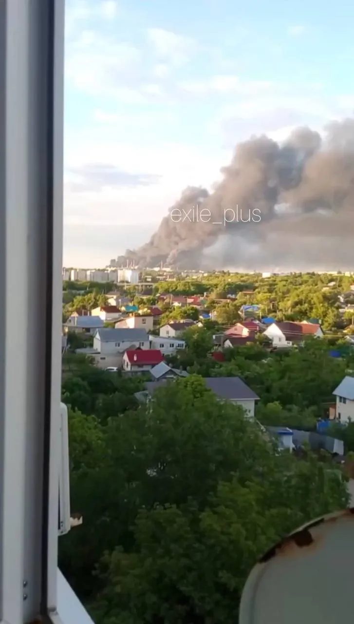 Под ударом – НПЗ: российский Саратов атаковали дроны, вспыхнул пожар. Фото и видео