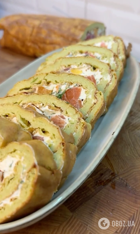 Вкусные кабачковые рулетики: внутрь добавьте крем-сыр и красную рыбу