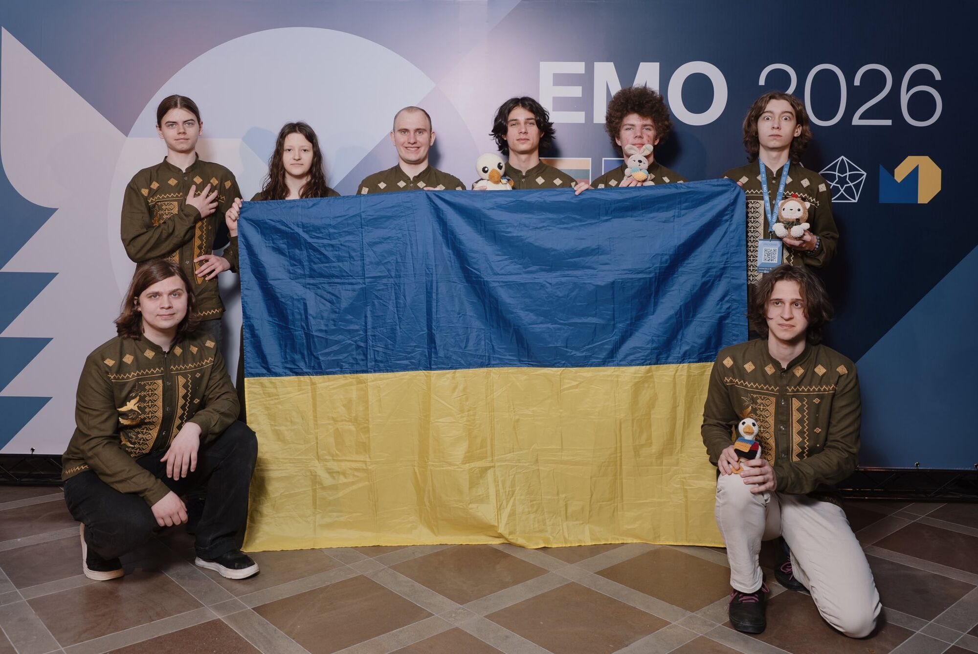 Українські школярі посіли перше місце на Європейській математичній олімпіаді: фото переможців