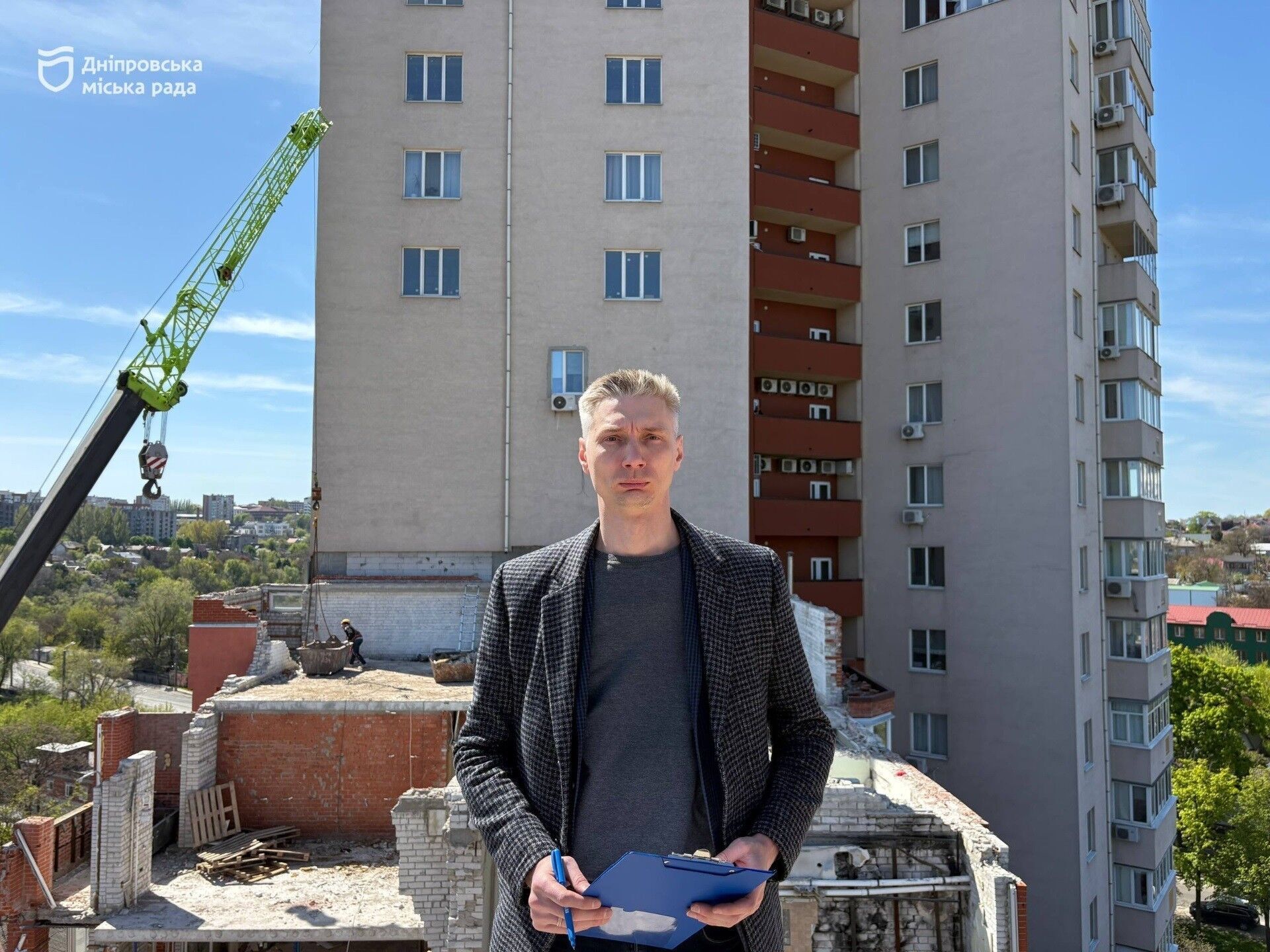 Возвращение домой до конца года: как в Днепре восстанавливают изуродованную многоэтажку