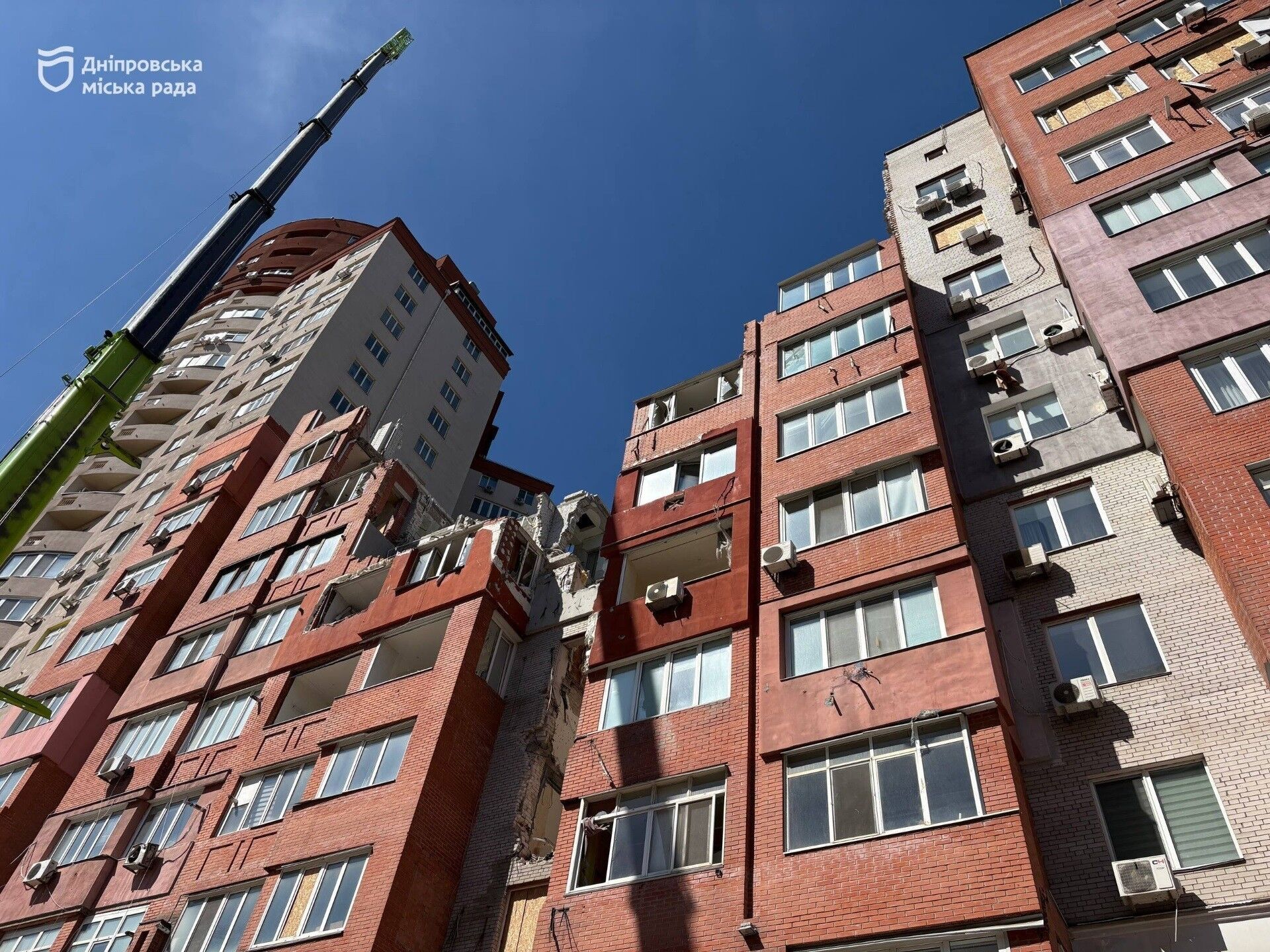 Возвращение домой до конца года: как в Днепре восстанавливают изуродованную многоэтажку
