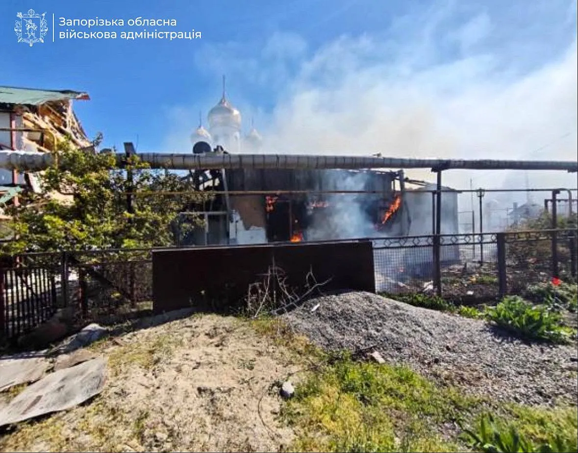 Ворог вдарив по ринку і храму у Вільнянську: двоє загиблих, є поранені. Фото