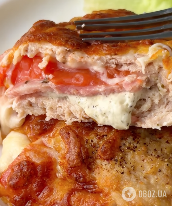 Сочные конвертики из фарша с сыром и помидорами: рецепт сытного и полезного блюда