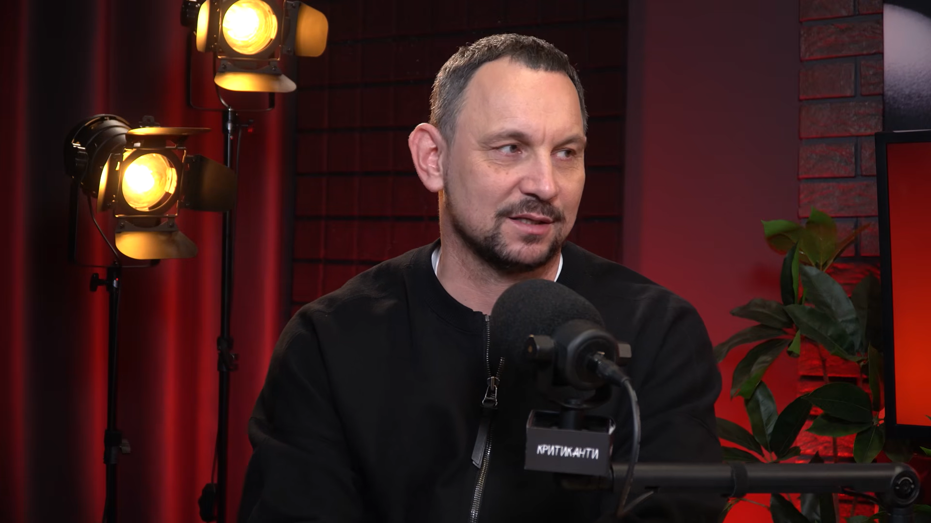 "Я вже попрощався з життям". Валерій Харчишин розсмішив історією про "передсмертне повідомлення" дружині з літака
