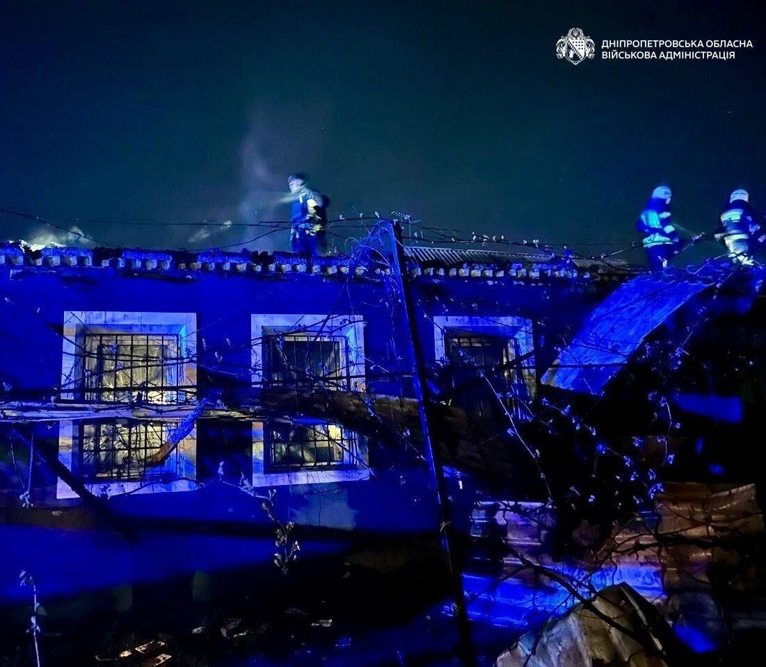 Армія РФ ввечері підступно атакувала Дніпро: постраждав чоловік, є пошкодження. Фото