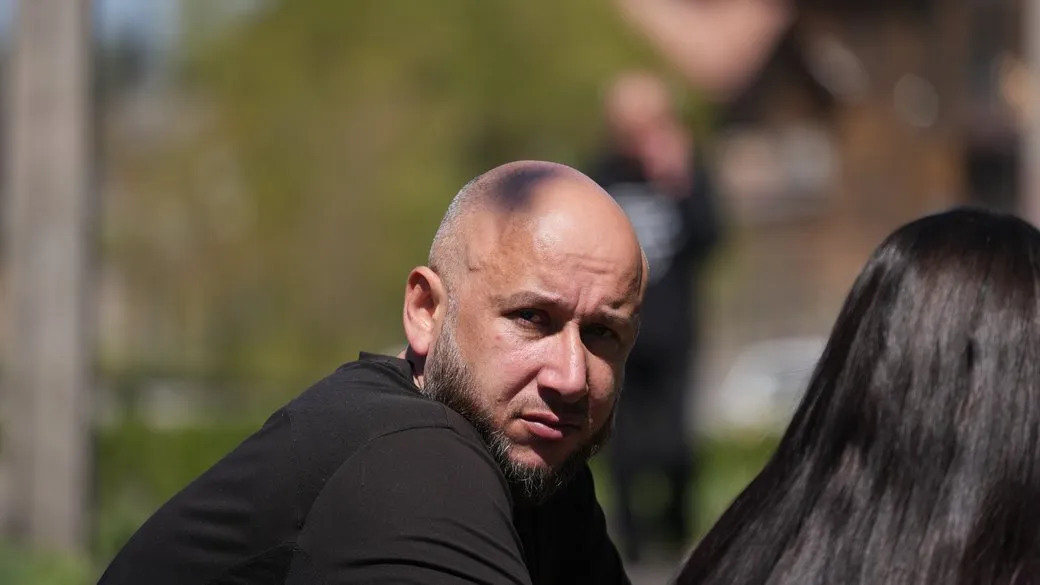 Знайшов тіло за кілометр від дому: мешканець Мерефи розповів про загибель дружини від російського удару. Фото