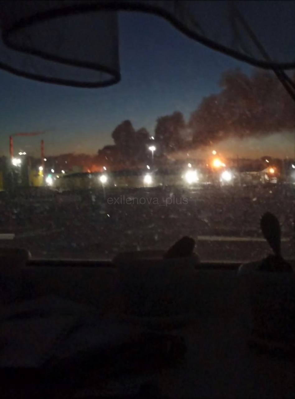 У Ленінградській області атаковано НПЗ: сталась пожежа. Фото і відео