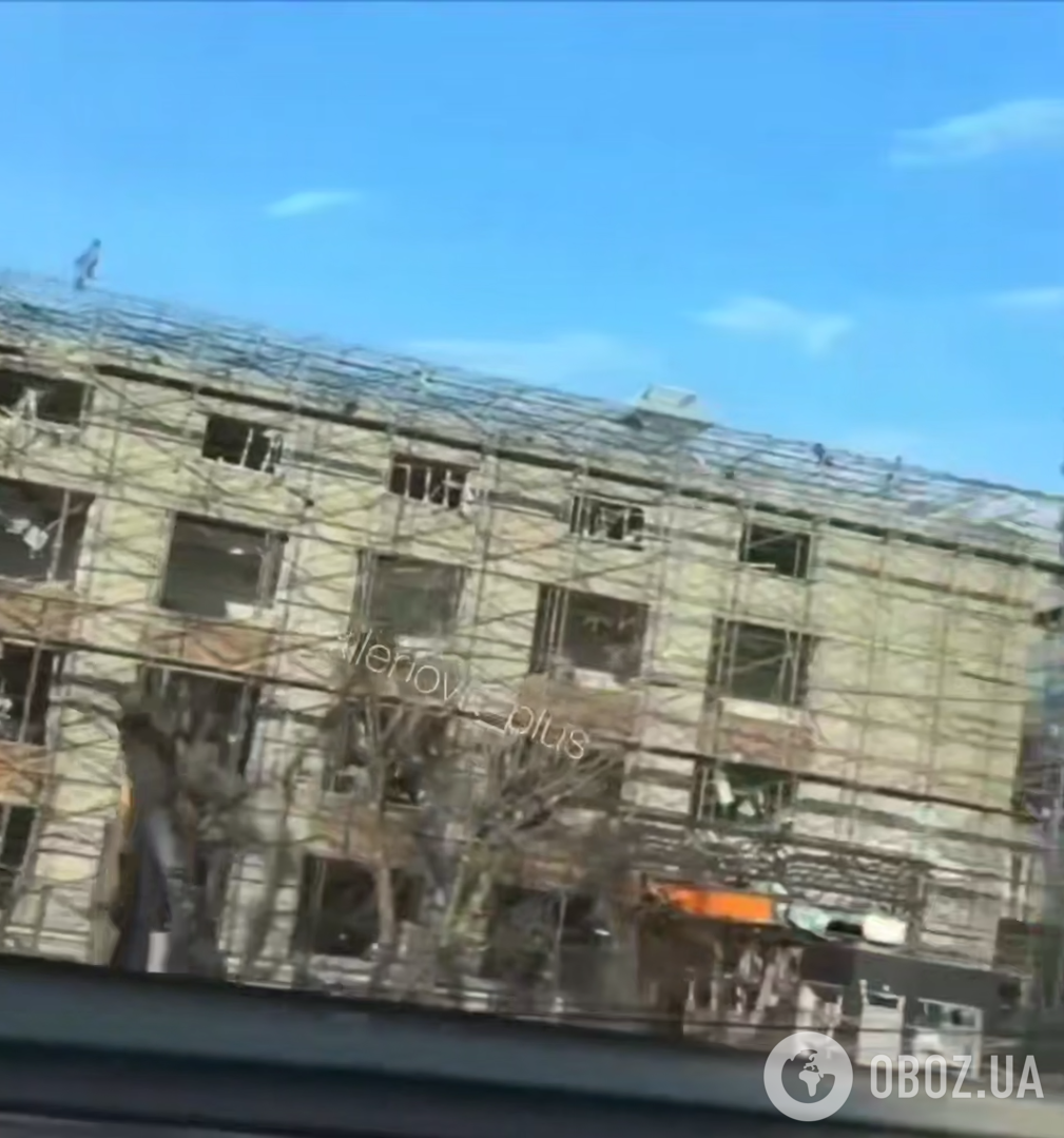Видно сліди пожежі й вибиті вікна: як виглядає завод у Чебоксарах після прильоту української ракети "Фламінго". Відео