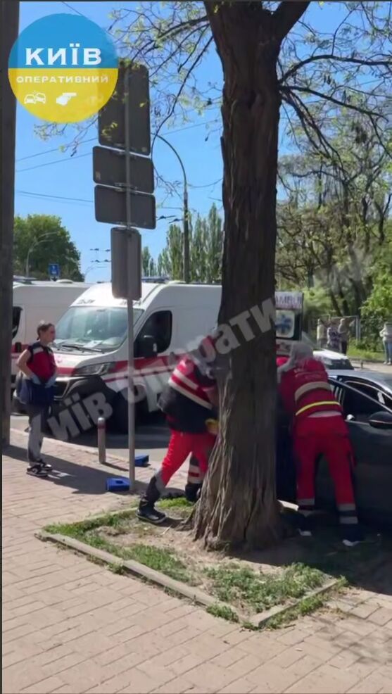 В Киеве на Печерске водитель Maserati устроил массовое ДТП с пострадавшим. Подробности и видео