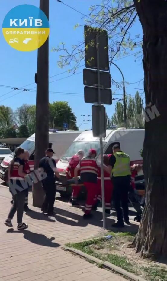 В Киеве на Печерске водитель Maserati устроил массовое ДТП с пострадавшим. Подробности и видео