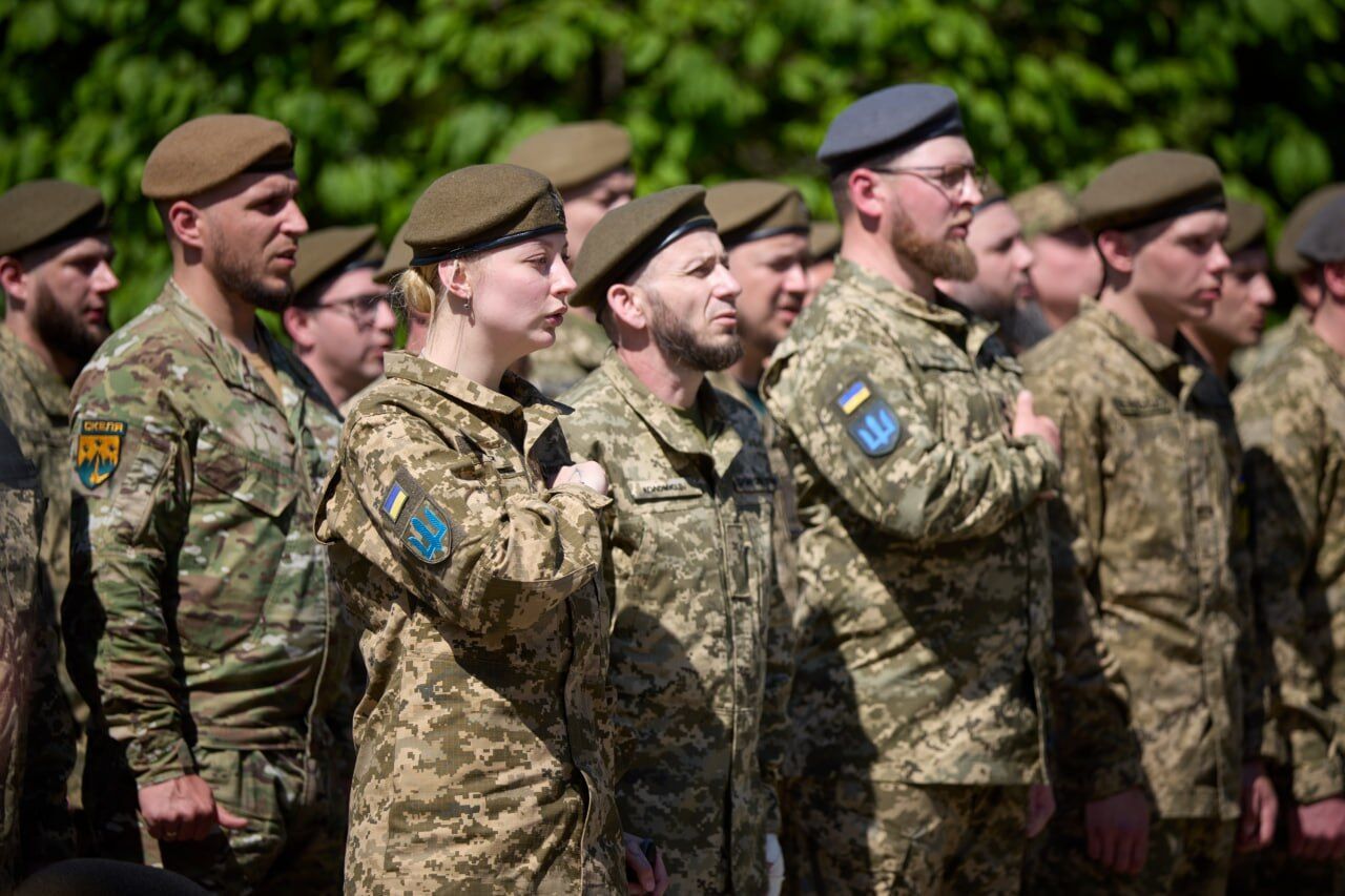 Зеленський анонсував нові контракти для піхотинців з "більш відчутним фінансовим ресурсом". Фото і відео