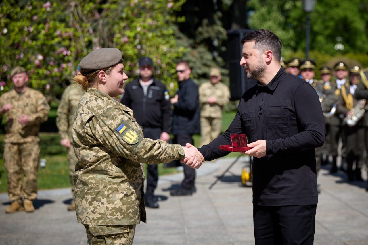 Зеленський анонсував нові контракти для піхотинців з "більш відчутним фінансовим ресурсом". Фото і відео