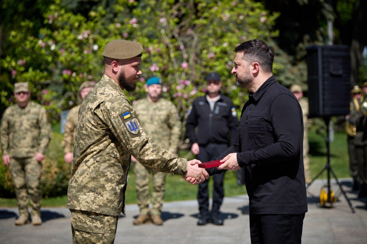 Зеленський анонсував нові контракти для піхотинців з "більш відчутним фінансовим ресурсом". Фото і відео