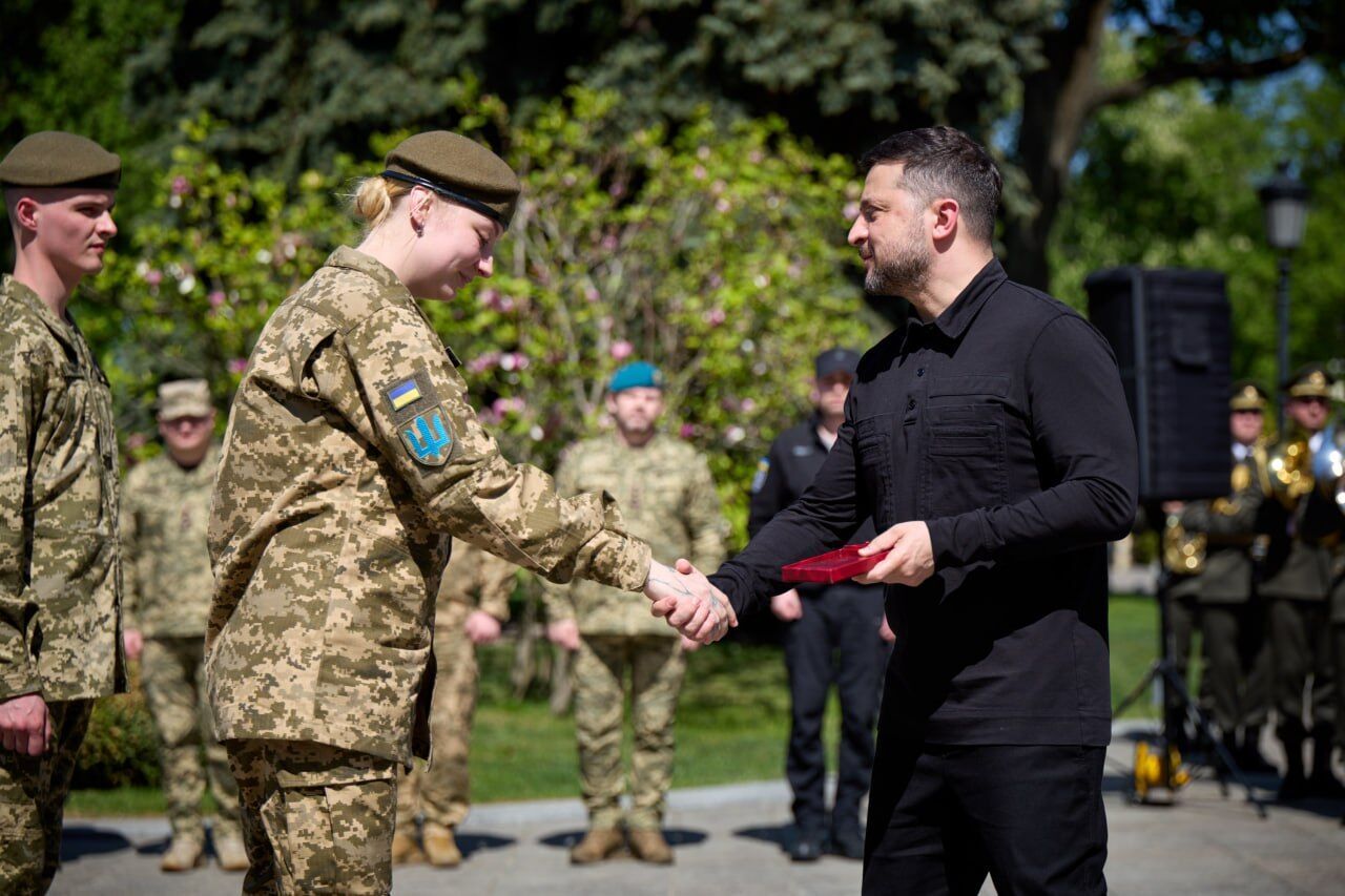 Зеленський анонсував нові контракти для піхотинців з "більш відчутним фінансовим ресурсом". Фото і відео