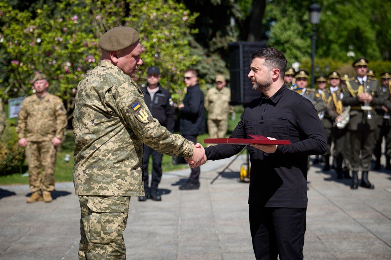 Зеленський анонсував нові контракти для піхотинців з "більш відчутним фінансовим ресурсом". Фото і відео