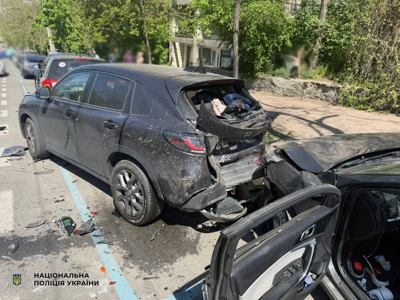 В Киеве на Печерске пьяный водитель Maserati, убегая от полиции, устроил массовое ДТП: есть пострадавший. Подробности и видео