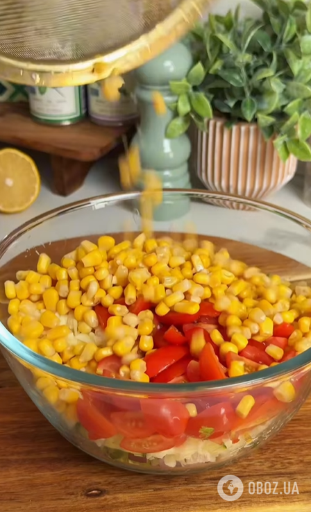 Какой легкий салат приготовить на обед: с курицей, зеленью и овощами