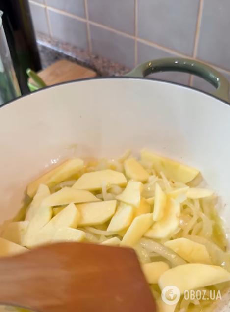 Как приготовить мягкую печень на ужин: рецепт с яблоками
