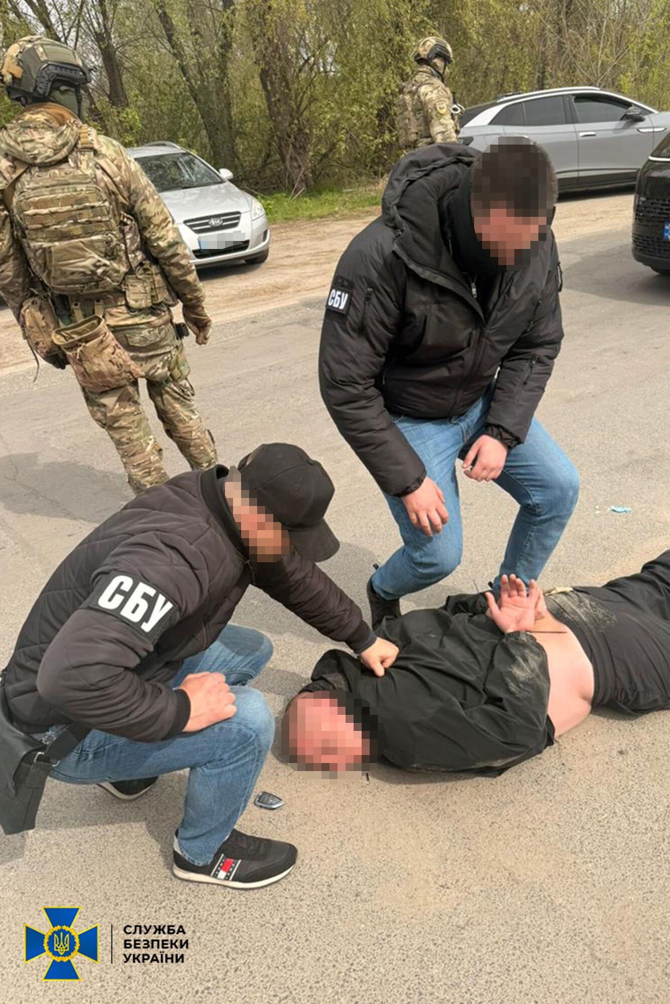 Продавали машины, ввезенные из заграницы для нужд ВСУ: на Киевщине задержали двух "бизнесменов". Фото