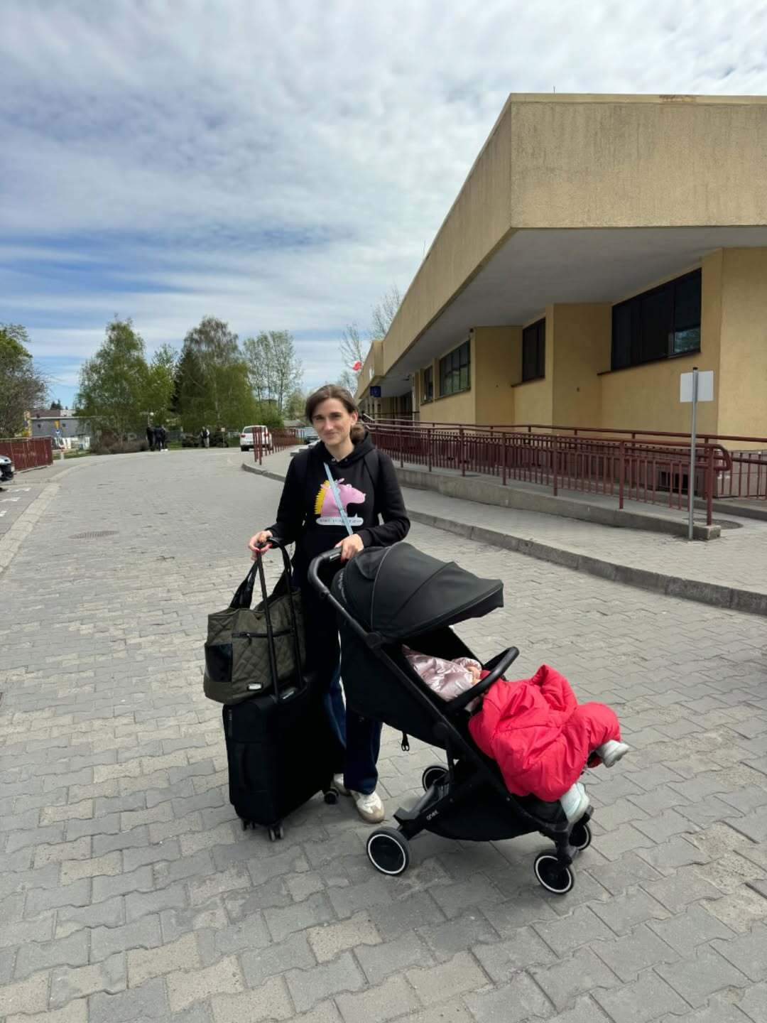"Ми не витримали". Дружина депутата і зірка "МастерШеф" виїхала з України та зробила заяву