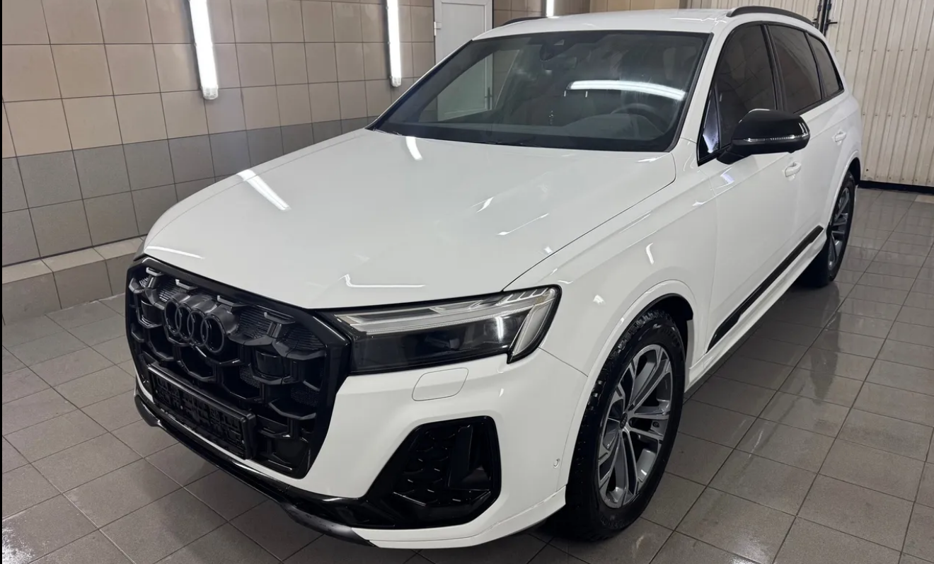 AUDI Q7 как у нардепа Дубиля